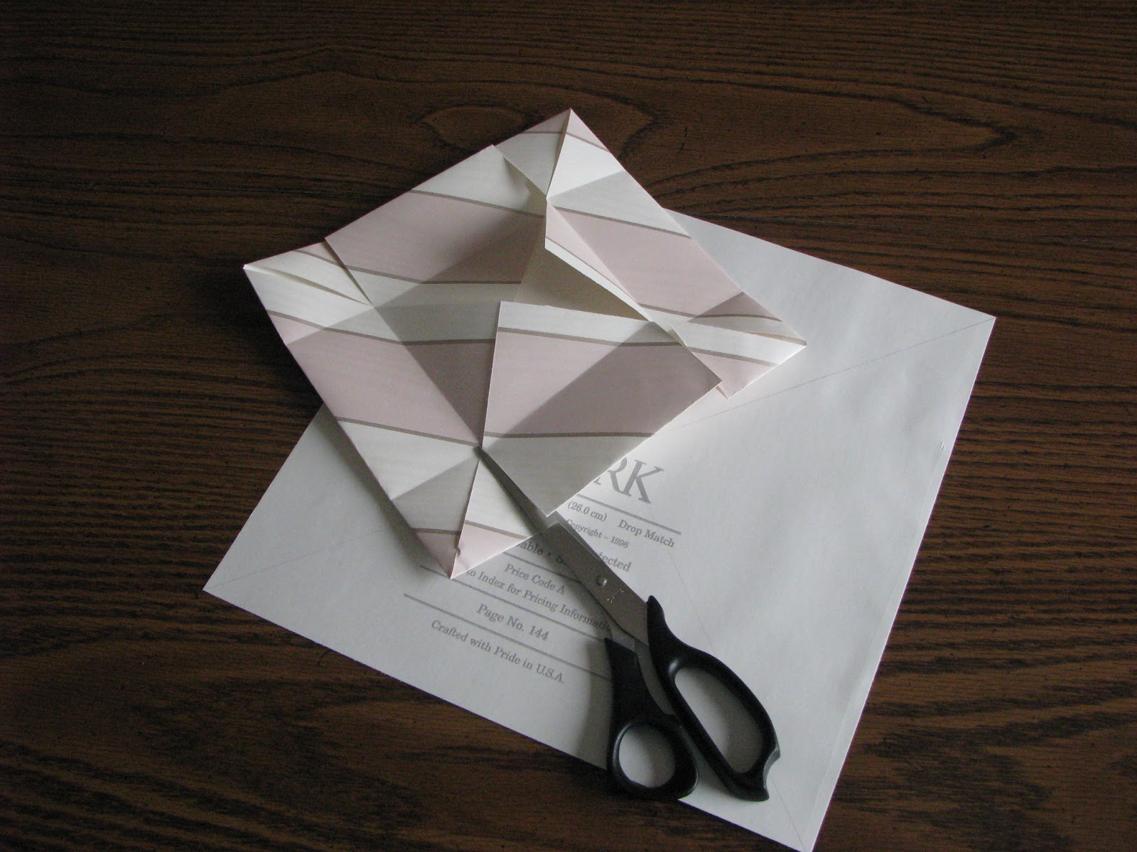 Craft Junkie; trying out new ideas: Paper Box Making