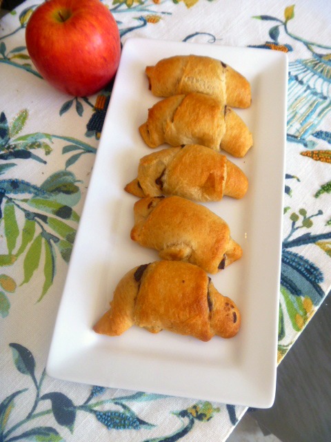 Only 2 ingredients! Tender crescent rolls fresh from the oven and bursting with hot apple butter. Yes please! - Slice of Southern