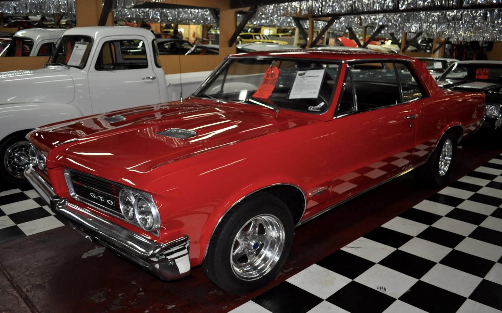 JustaCarGal Volo Auto Museum, Sales Floor