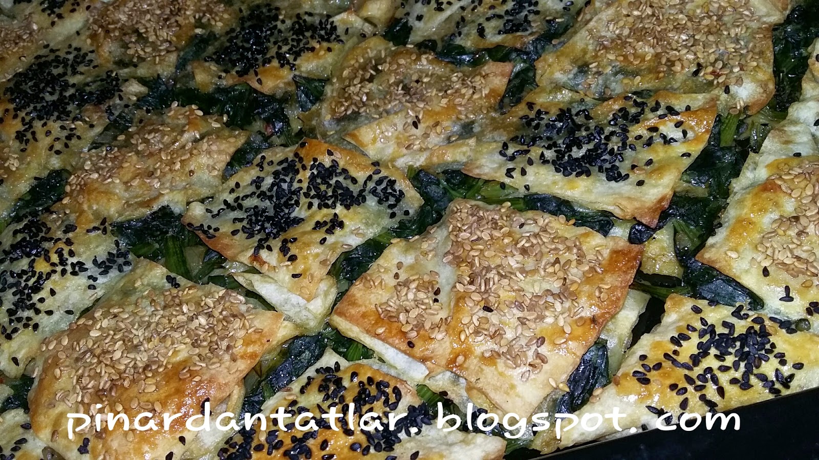 ISPANAKLI TEPSİ BÖREĞİ