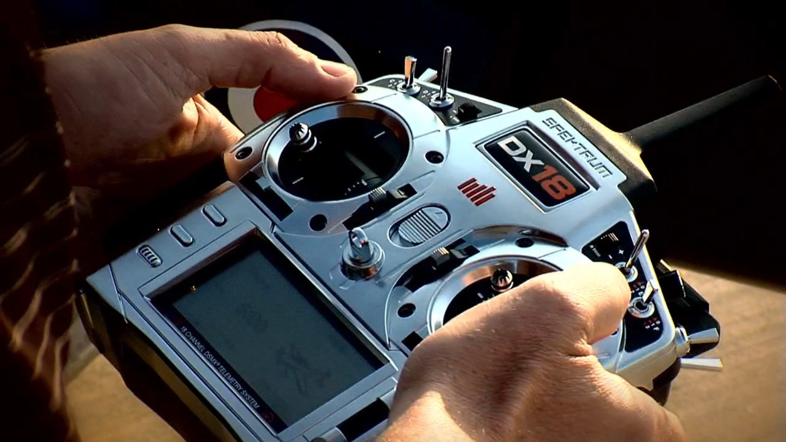 HeliFOR Helimodelismo Spektrum DX18 with AR9020