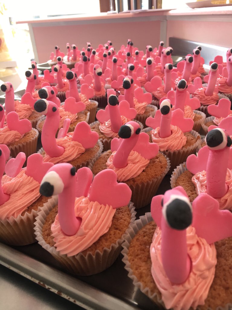Flamingo mini cakes