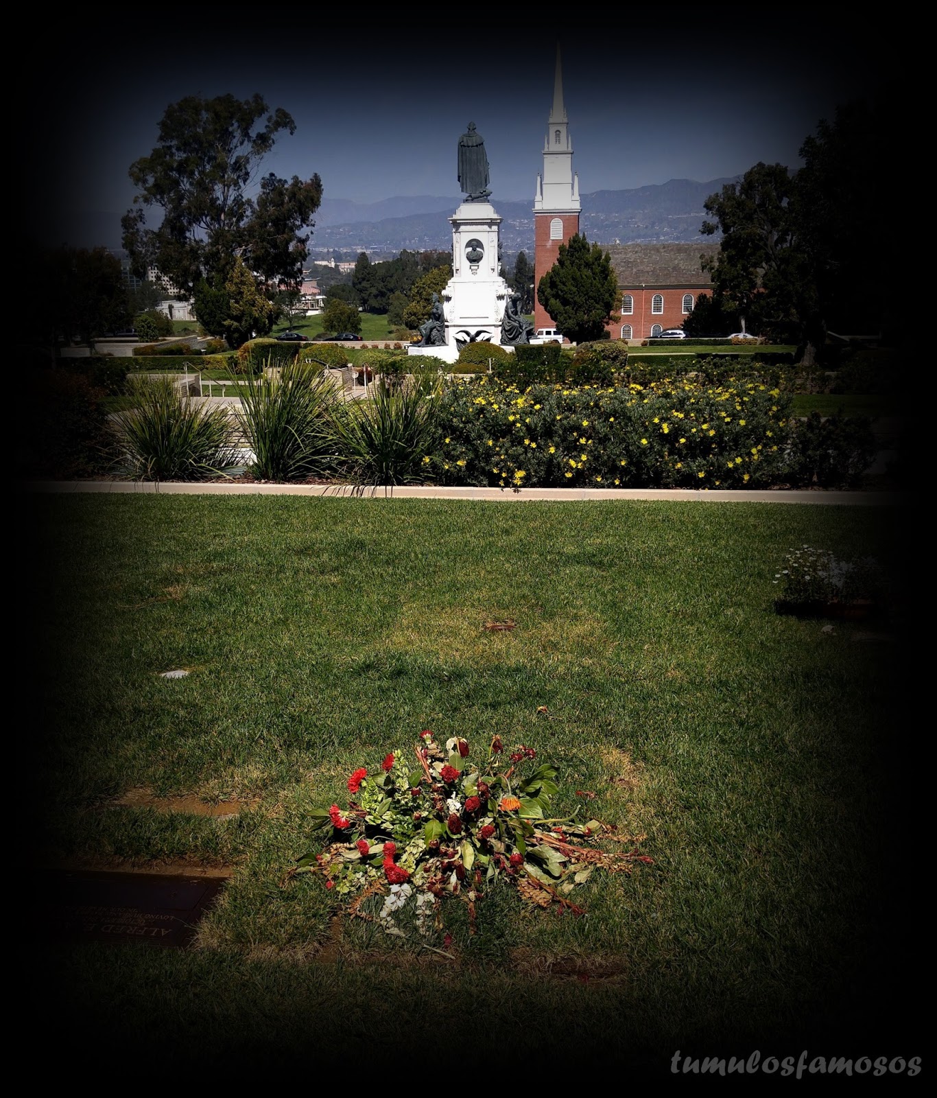 List 28+ Photos forest lawn memorial park, hollywood hills photos Latest