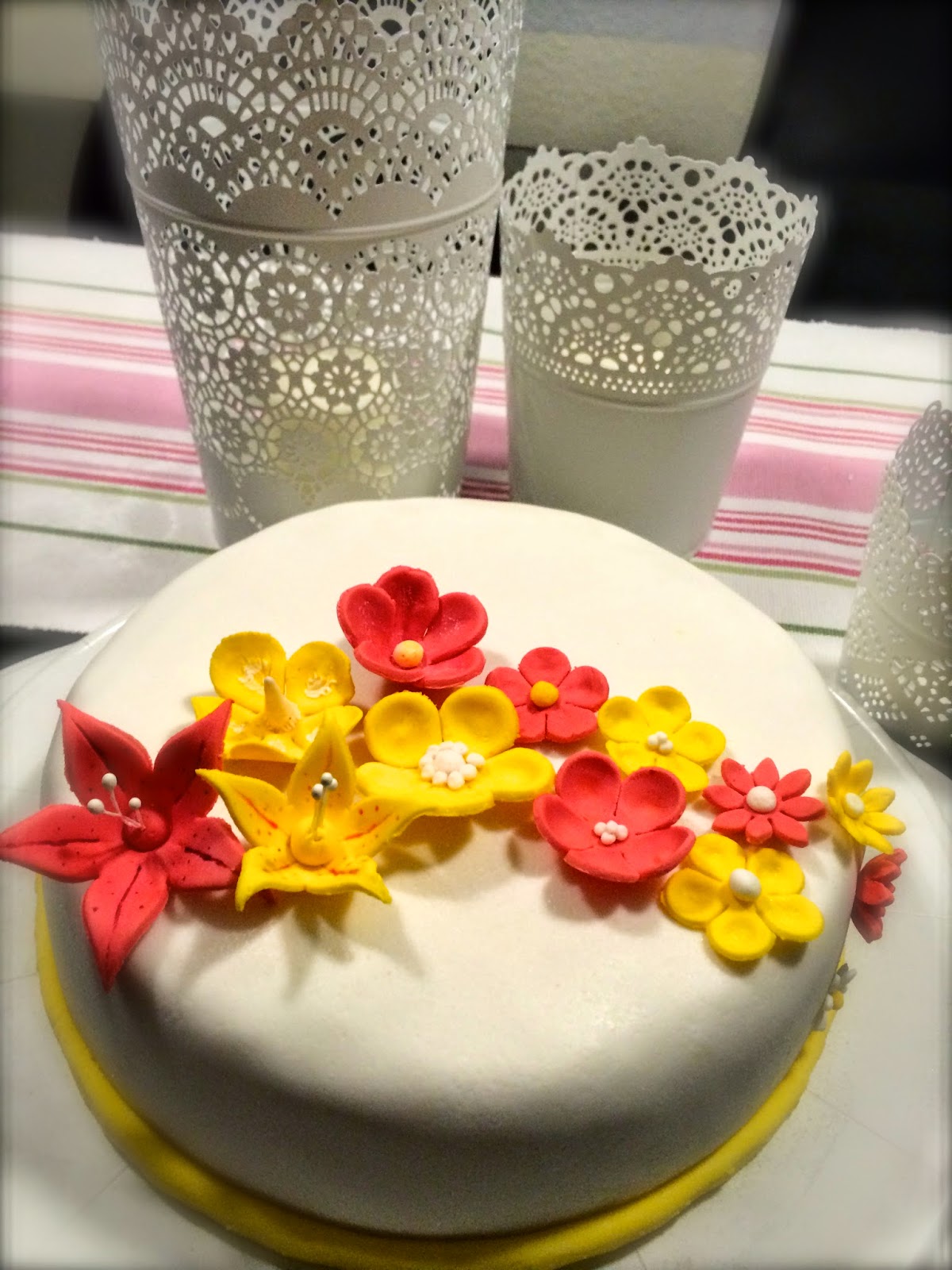 Ramona's Bäckerei: {Meine erste Fondant-Torte} - Orangen-Schoko-Torte Ramona's Bäckerei: {Meine erste Fondant-Torte} - Orangen-Schoko-Torte