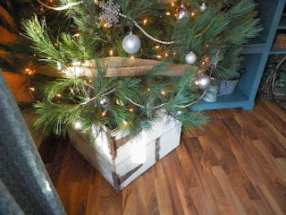 Everything in Between: Barn Wood Christmas Tree Box