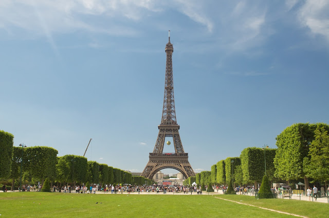 Megahnya Menara Eiffel di Paris Perancis Megahnya Menara Eiffel di Paris Perancis