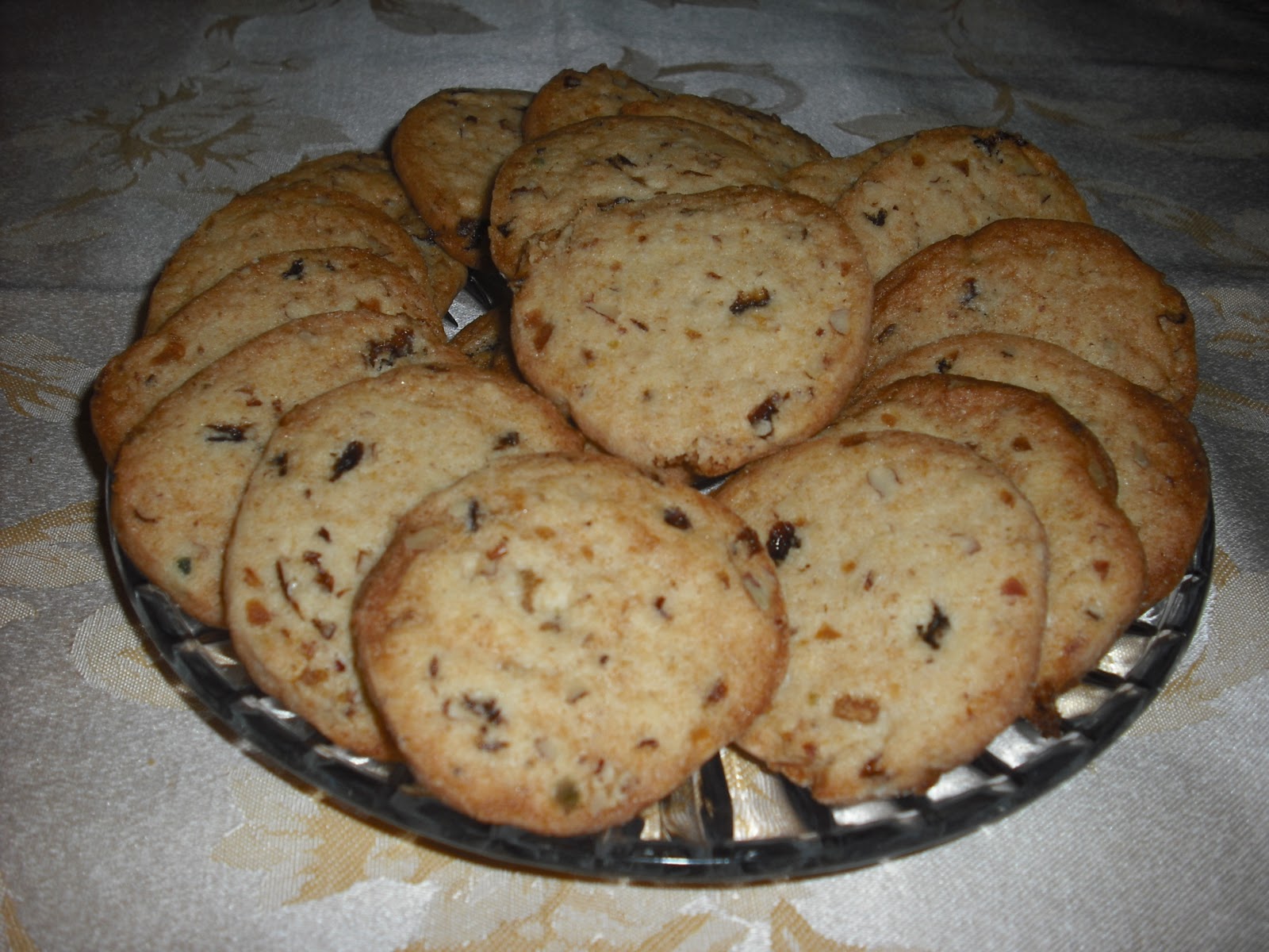 Recipe Marketing : Vanilla-Nut Icebox Cookies With Mixed Peel And Raisins