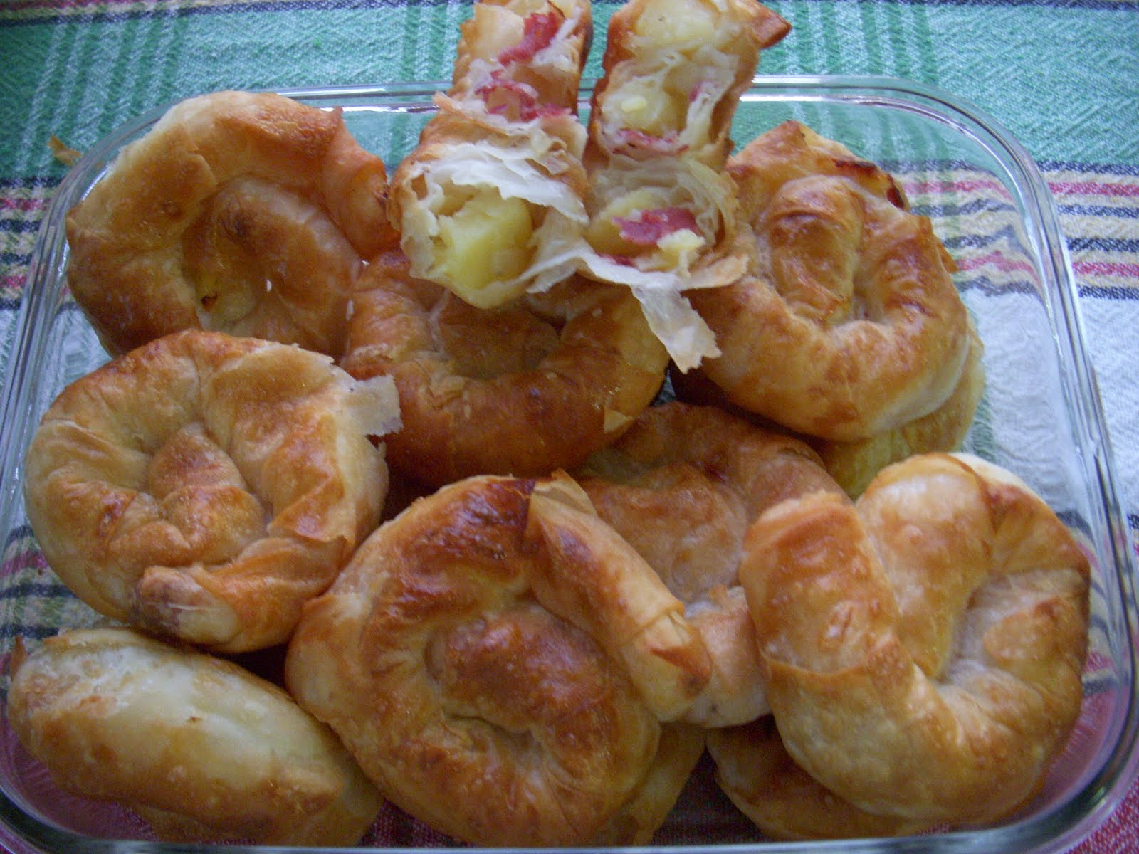 Bir Dut Masalı PASTIRMALIPATATESLİ GÜL BÖREĞİ