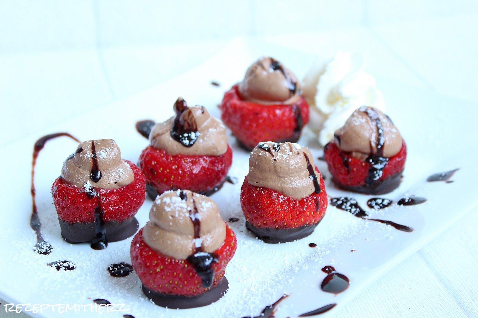 Rezepte mit Herz: Gefüllte Erdbeeren mit Nutella Mousse