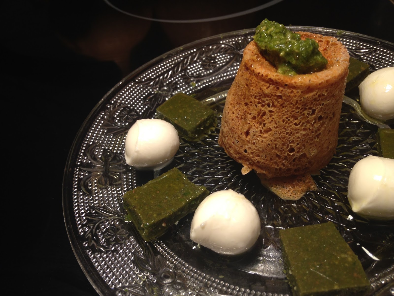 Deconstrucción de Ensalada Caprese y Tortilla de Patata honrando a