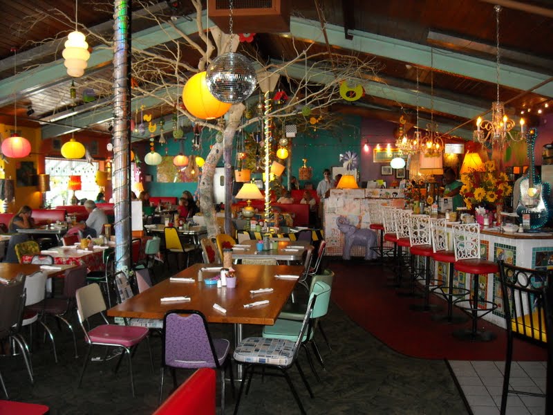 better-me-better-world-local-food-joints-local-flavor-lynn-s