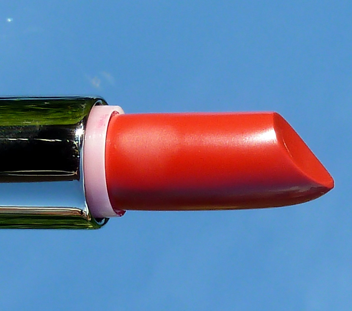 Luxurious matte lipstick