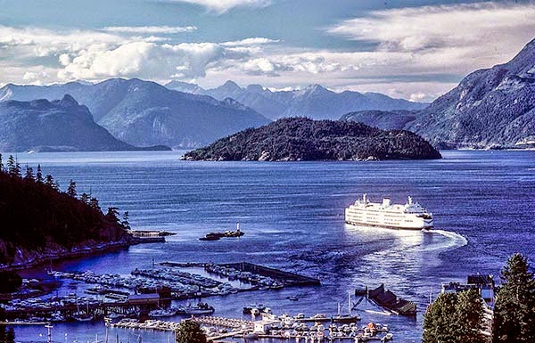 Ferry leaving Horseshoe Bay