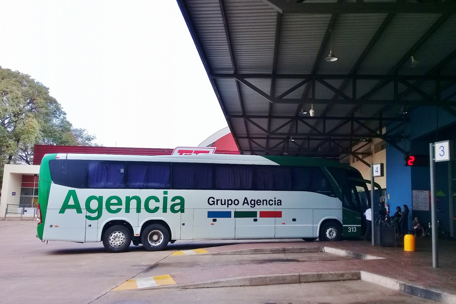 Гоу автобус. Уругвай автобусы. ТЦ автовокзал. Автобус город ТЦ. Автобус для торгового центра.