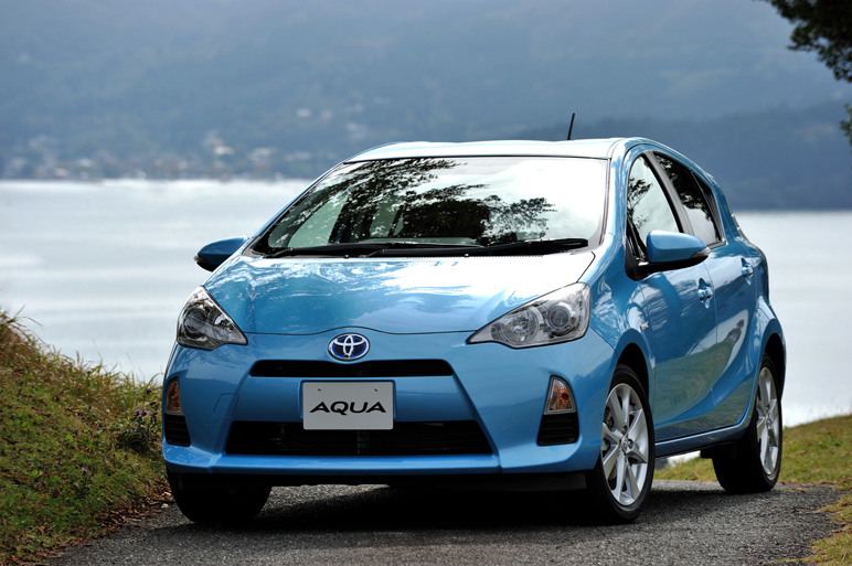 Malaysia Motoring News: Toyota Aqua Hybrid - 40km/litre little hatch
