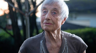 Colega de Anne Frank e sobrevivente do nazismo faz palestra no Museu do Holocausto Colega de Anne Frank e sobrevivente do nazismo faz palestra no Museu do Holocausto