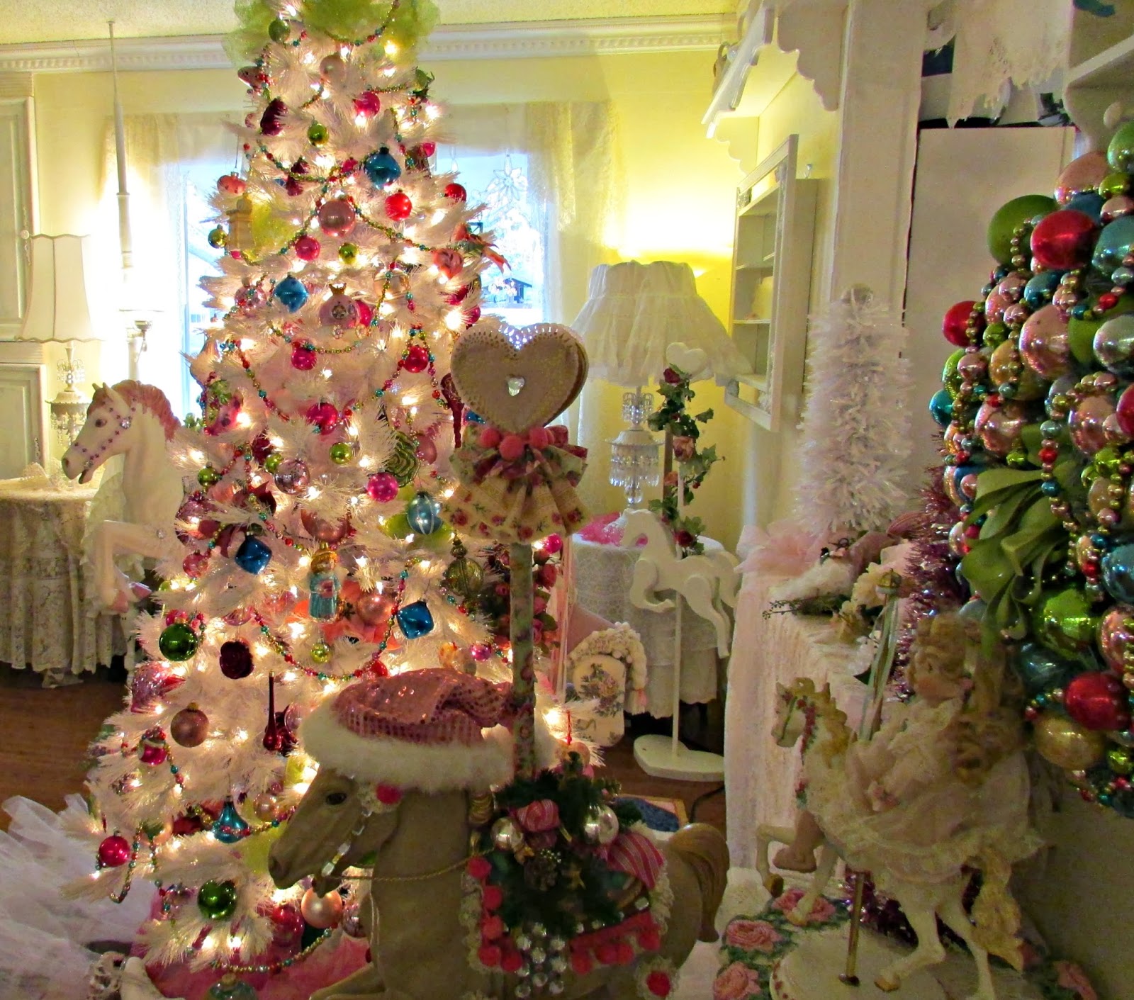 Penny's Vintage Home: Carousel Horse Christmas Tree