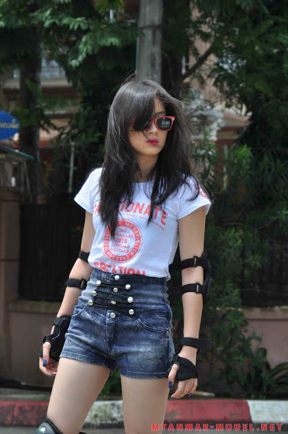 wut hmone shwe yee sexy roller blades outfit 01