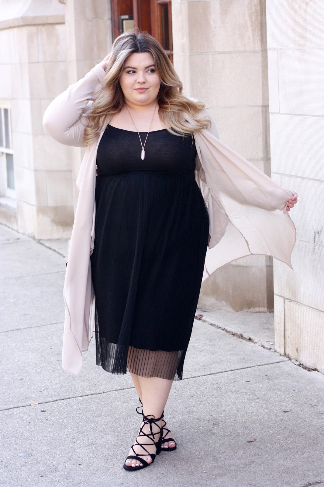 plus size trench coat, plus size duster, natalie craig, natalie in the city, plus size fashion blogger, plus size fashion inspiration, forever 21 plus, pleated tulle dress, chicago blogger, midwest, blush colors, fashion, body positive