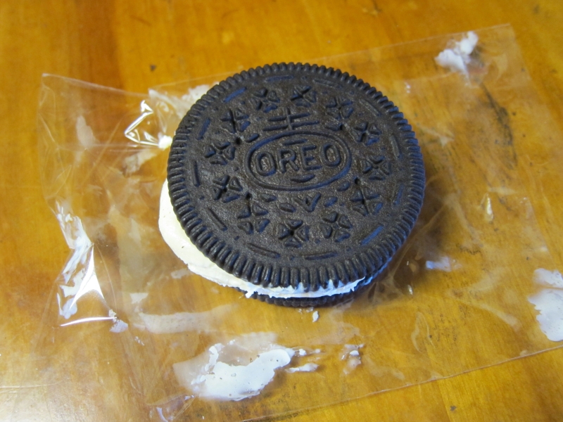 Review Carl's Jr. Oreo HandScooped Ice Cream Sandwich