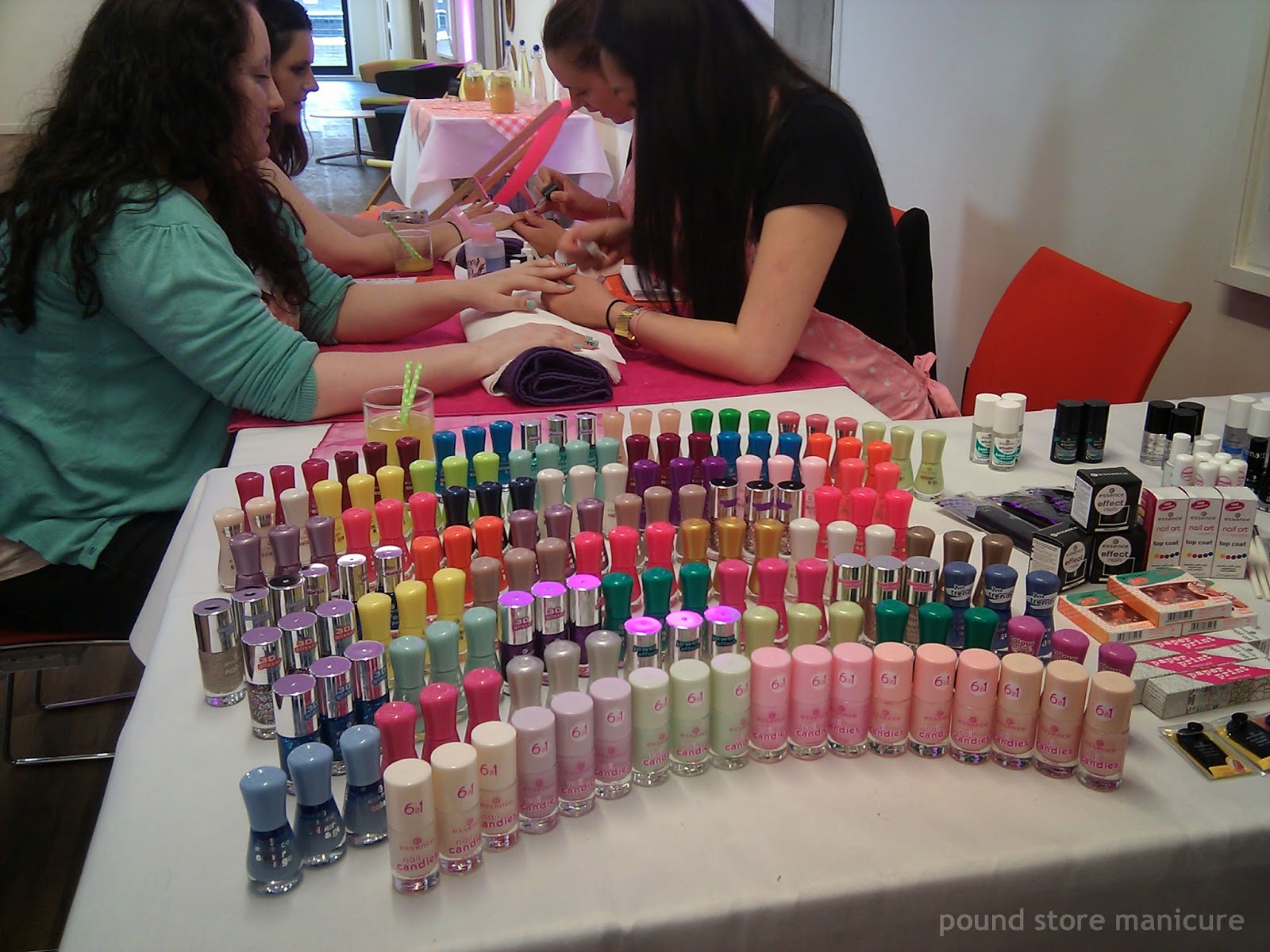 Nails Launch Pound Store Manicure: Essence Launch