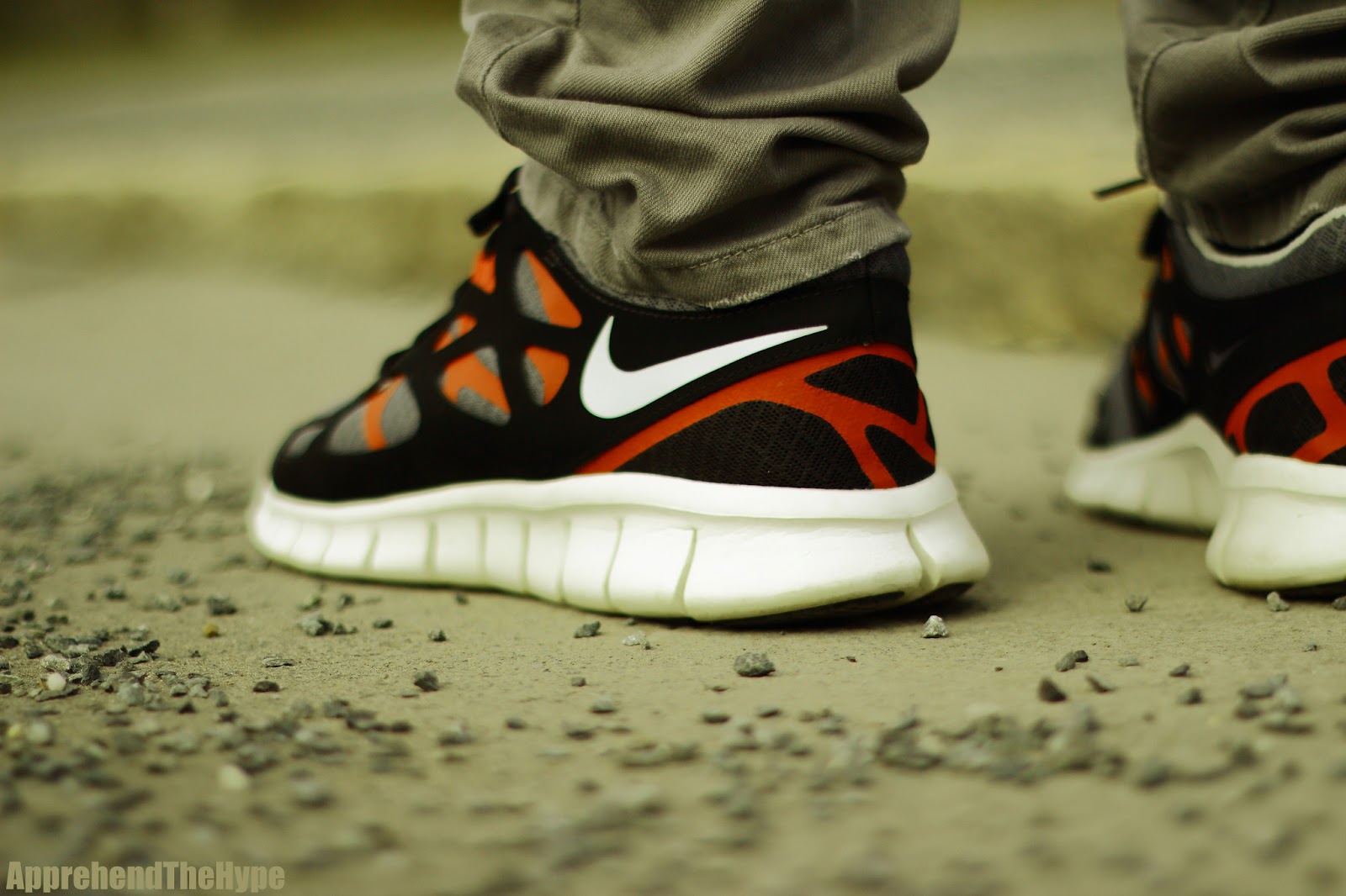 red and white nike free trainer 5.0