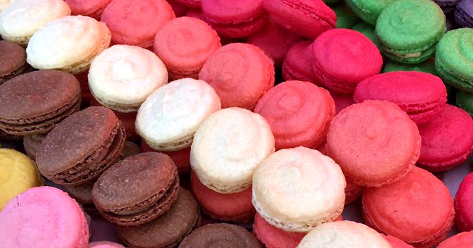 Armelle's Kitchen: French Macarons