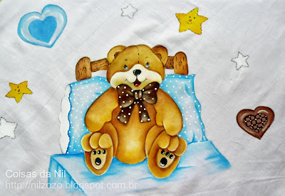 pintura de ursinho sentado na cama