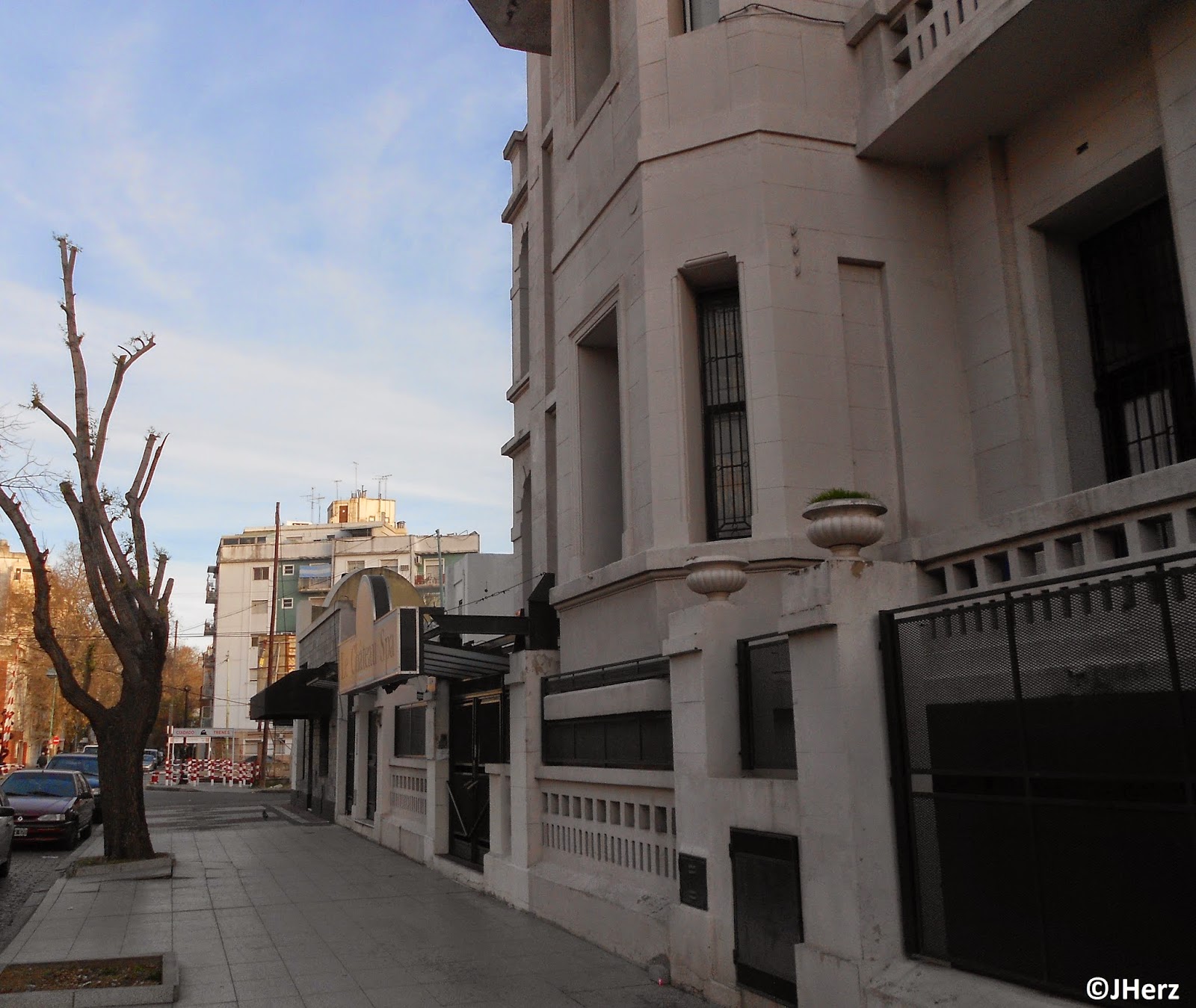 El palacio de los bichos Por los cien barrios