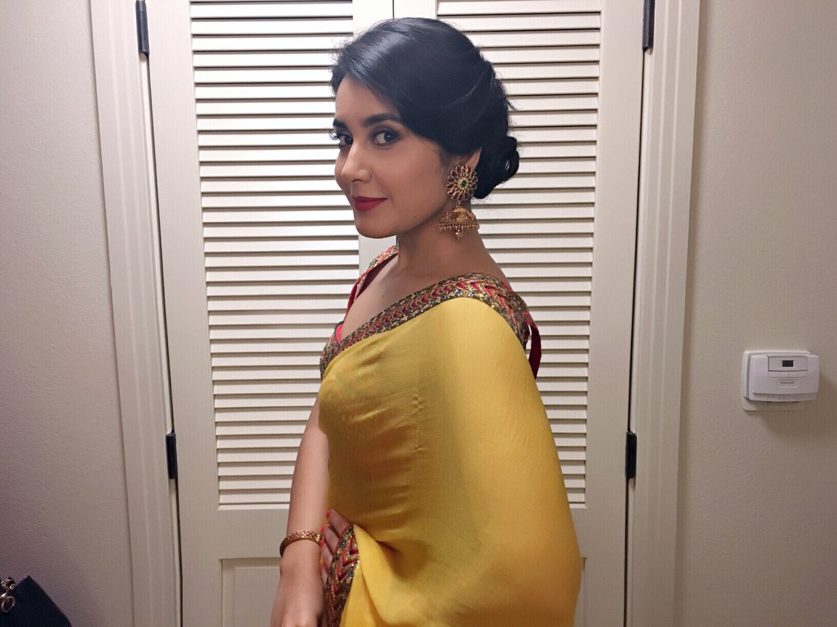 [Image: Raashi-khanna-latest-photos-in-saree-004.jpg]