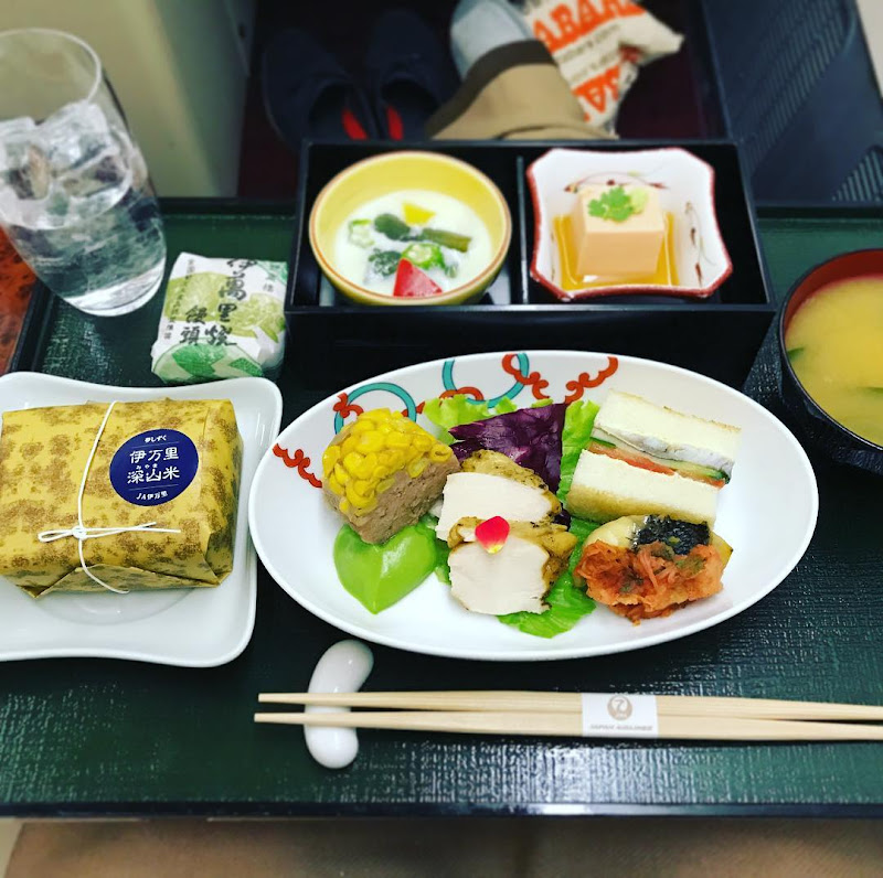 2017-06-24: JAL524(JL524) 北海道・新千歳=東京・羽田 国内線ファーストクラス搭乗時の機内食内容