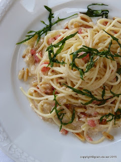 http://salzkorn.blogspot.fr/2011/08/spaghettini-mit-weier-tomaten-vanille.html