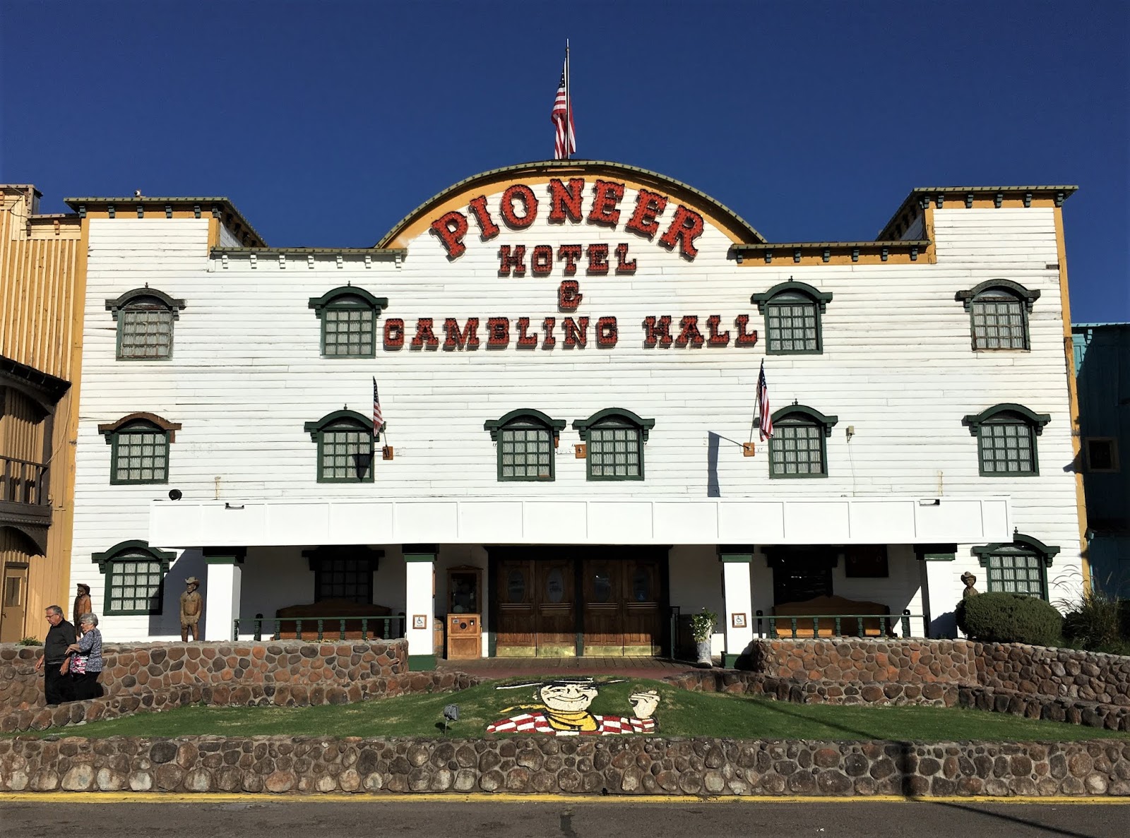 Laughlin Buzz: A visit to The New Pioneer