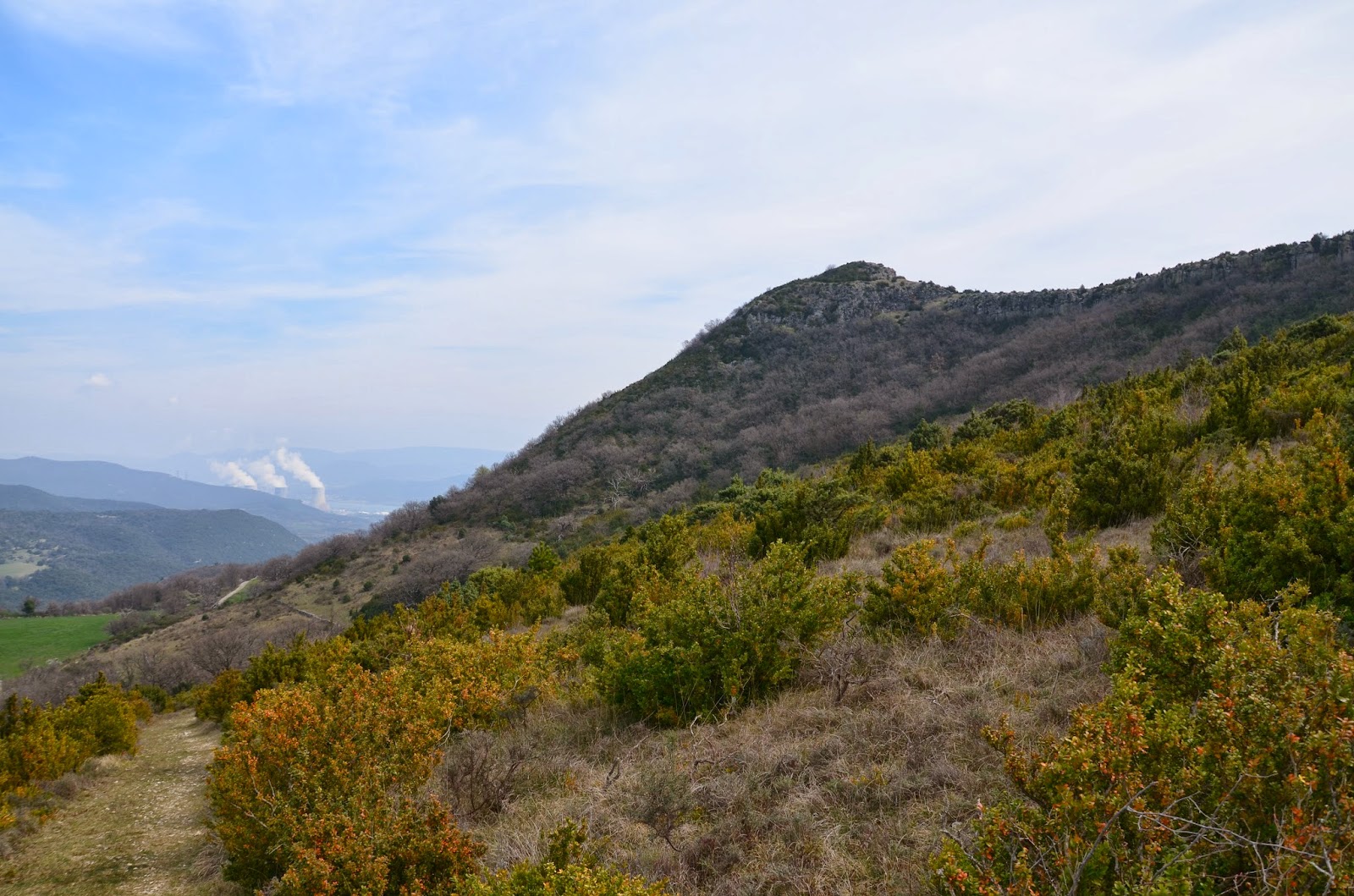 DROMESCAPE Randonnées en Drôme et Escapades photographiques Rochemaure et le Pic de Chenavari