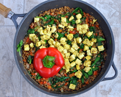 Lentil, Pepper & Spinach Supper with Crispy Tofu & Indian Spices, another healthy one-pot supper ♥ AVeggieVenture.com, lentils with bright bell pepper and dark spinach, topped with tofu cooked with Indian spices. Weight Watchers Friendly. Perfect for MeatlessMonday. Vegan, filling and satisfying. Adaptable too!