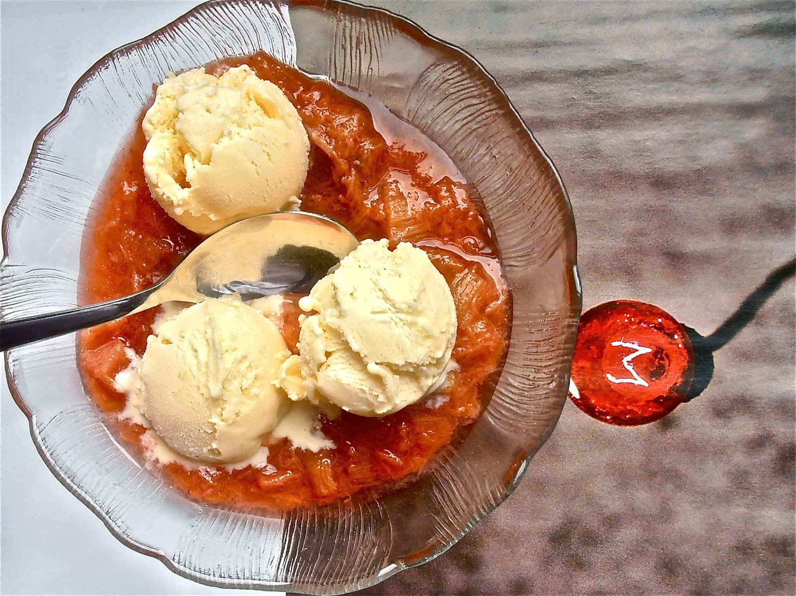 L'arbre à paroles Glace à la compote de rhubarbe.