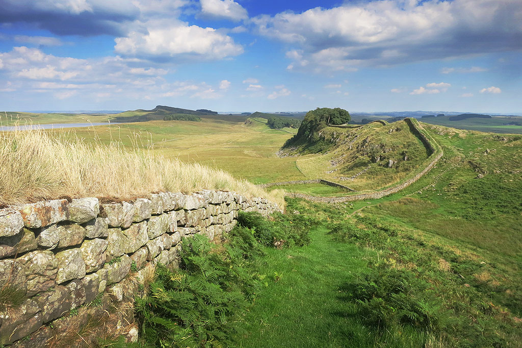 Hadrian's Wall walk & best views: Route from Steel Rigg to Housesteads ...