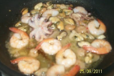 Paella cu fructe de mare