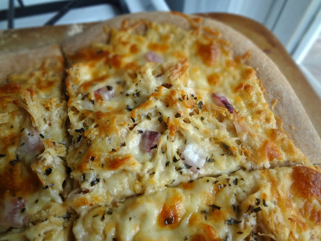 Roasted Garlic, Chicken, and Herb White Pizza