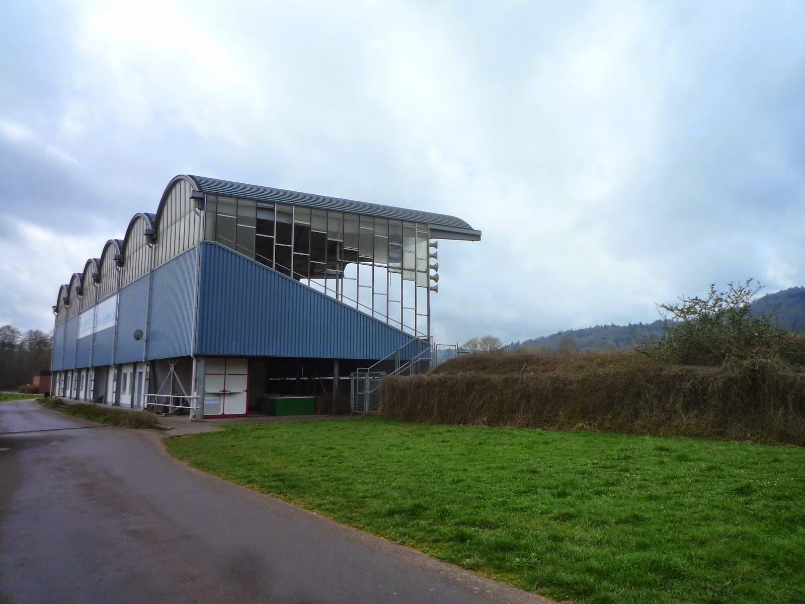 Eindhoppen Salmtalstadion
