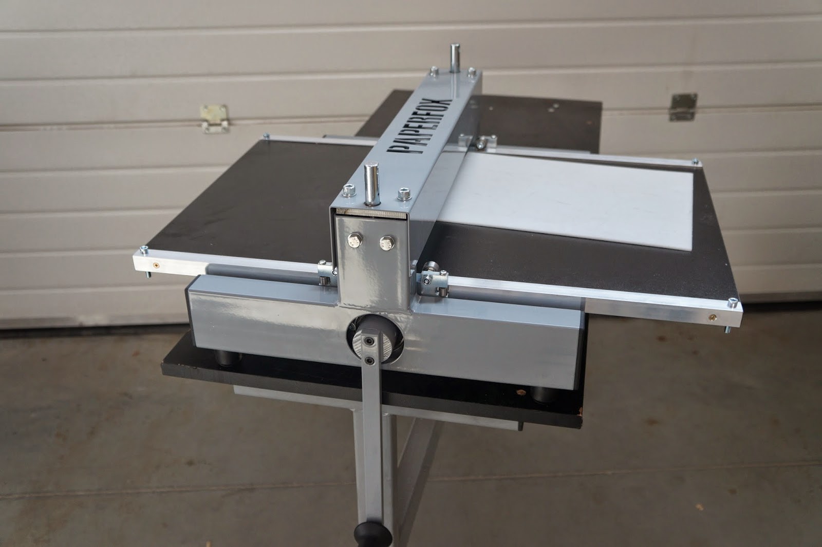 PAPERFOX cutting, punching, folding Improved cylinder die cutter