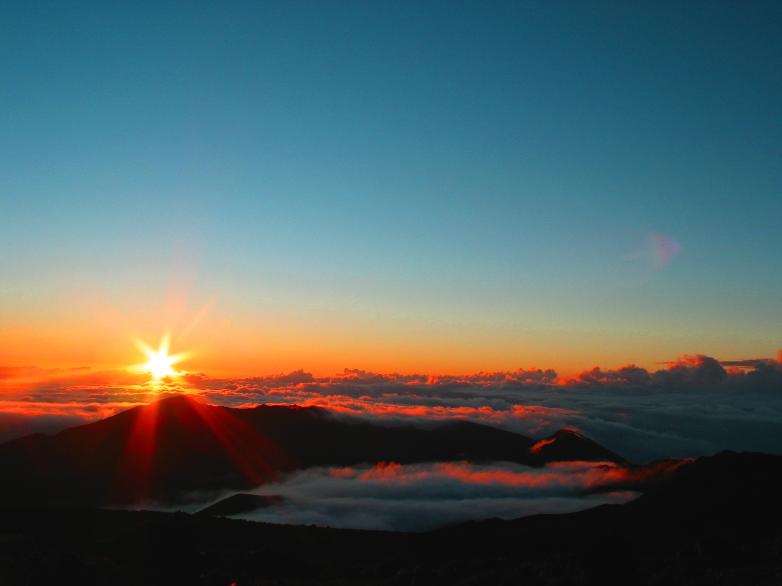 What time does it get dark in Maui in December? Trending Simple