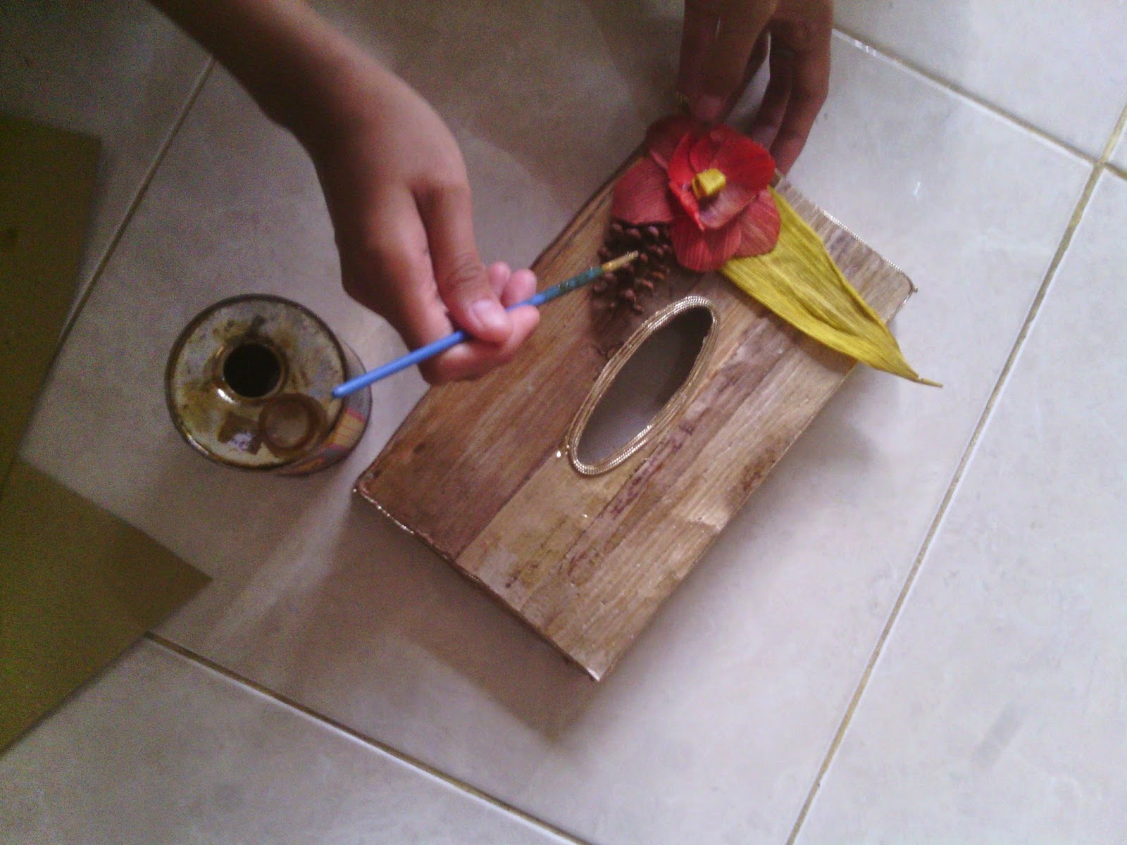 Dapur Kreasi Membuat Kotak Tissue dari Pelepah Pisang Kering
