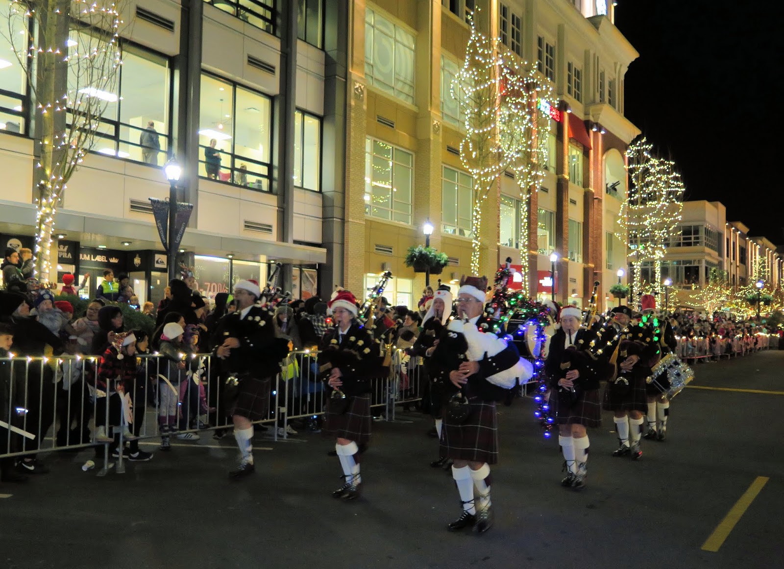 Saanich Peninsula Pipe Band Uptown Christmas Tree 'Light Up' Parade...