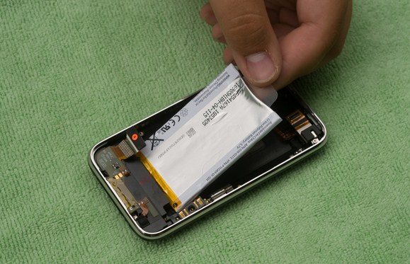 Can You Replace An Iphone Battery