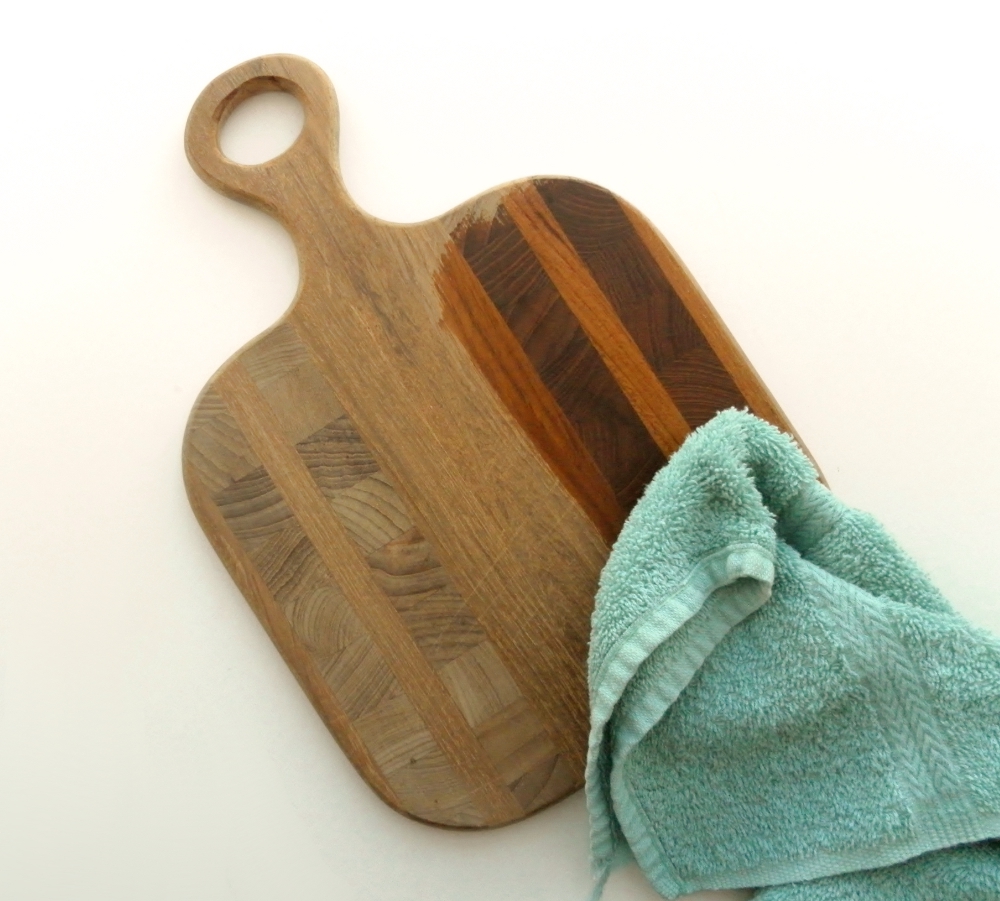 Vintage and Main DIY Refinishing a Wood Cutting Board
