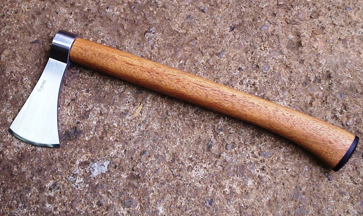 Cutelaria Artesanal: Machado de arremesso.