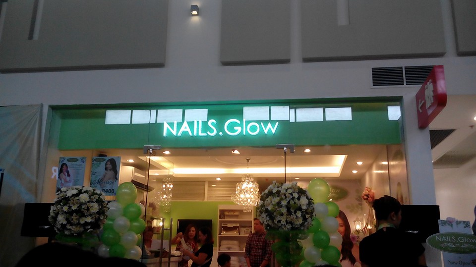 nails glow ever gotesco