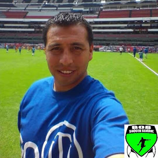 Equipo Bob FC Trae Entrenador Mexicano..