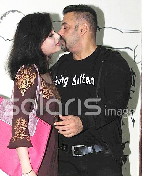 Bharatbytes: Sneha Ullal and Salman khan attend daisy shah Play Begun Jaan